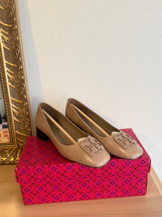 Tory Burch Shoes - Tory Burch Georgia Pumps in almond